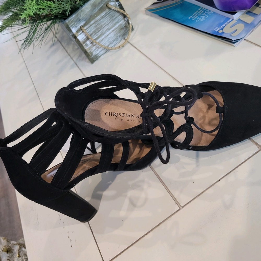 Black lace up heel size 6